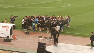 VIDEO: Μόνο υπερηφάνεια! Η εμψυχωτική ομιλία μετά τον χαμένο τελικό